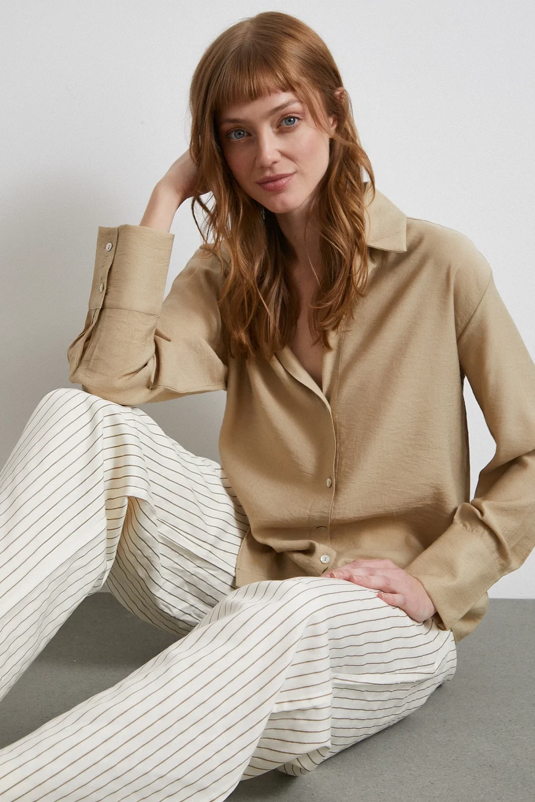 Feingewebte Satinbluse Beige