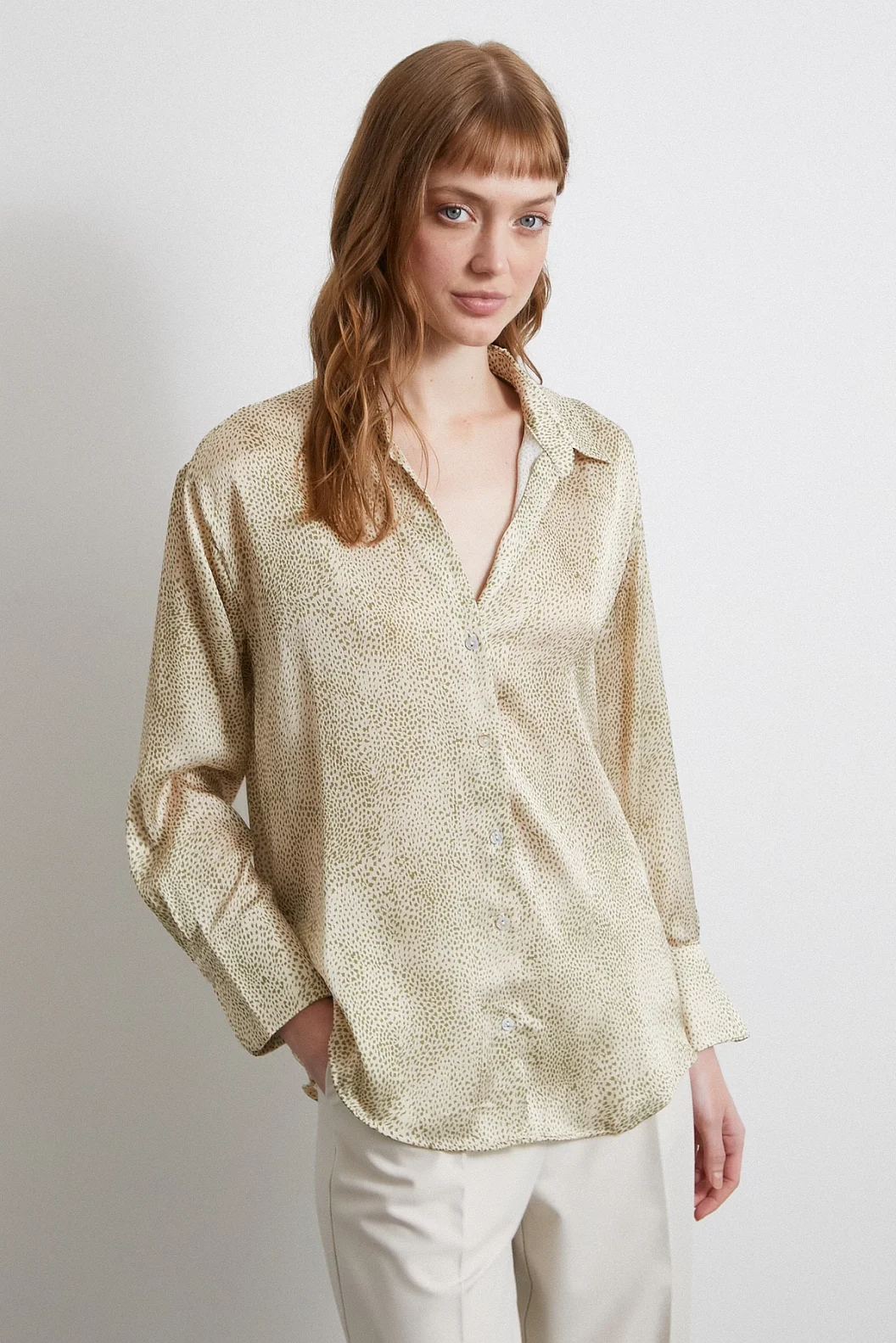 V-Ausschnitt gemusterte Satinbluse Grün