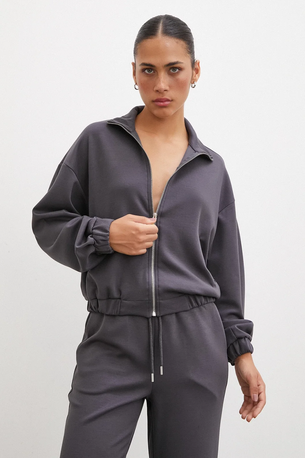 سويت شيرت بسحاب لون رمادي