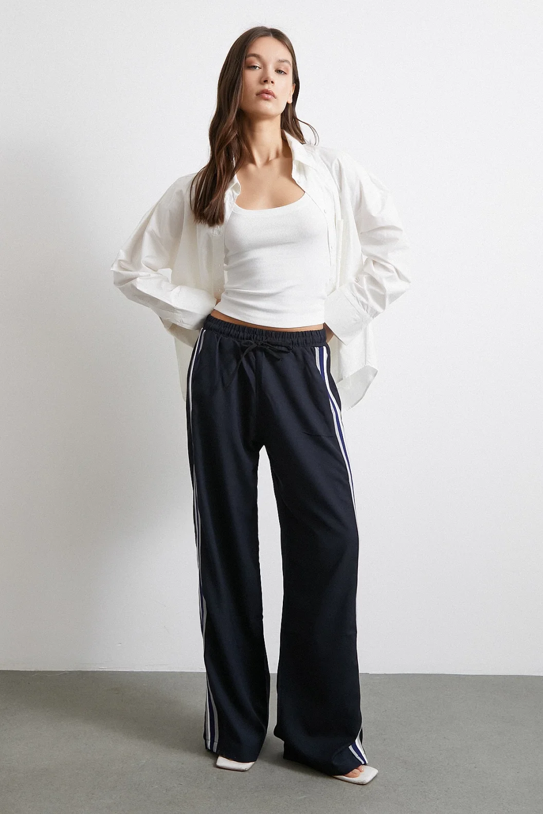 بنطلون مزدوج الشريط مع خصر مطاطي لون أزرق داكن