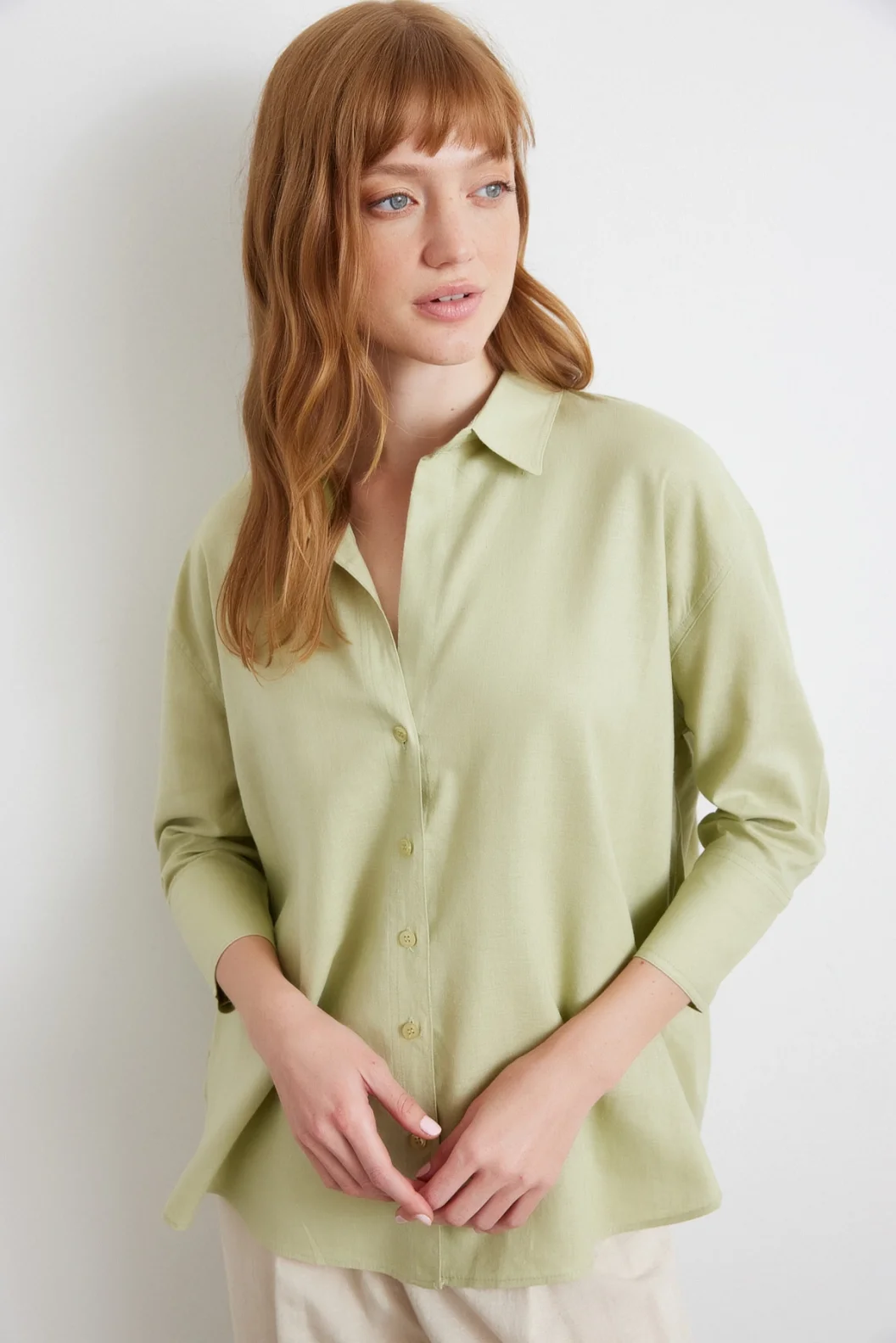 قميص ذو أكمام طويلة للفقراء بفتحة على الجانب