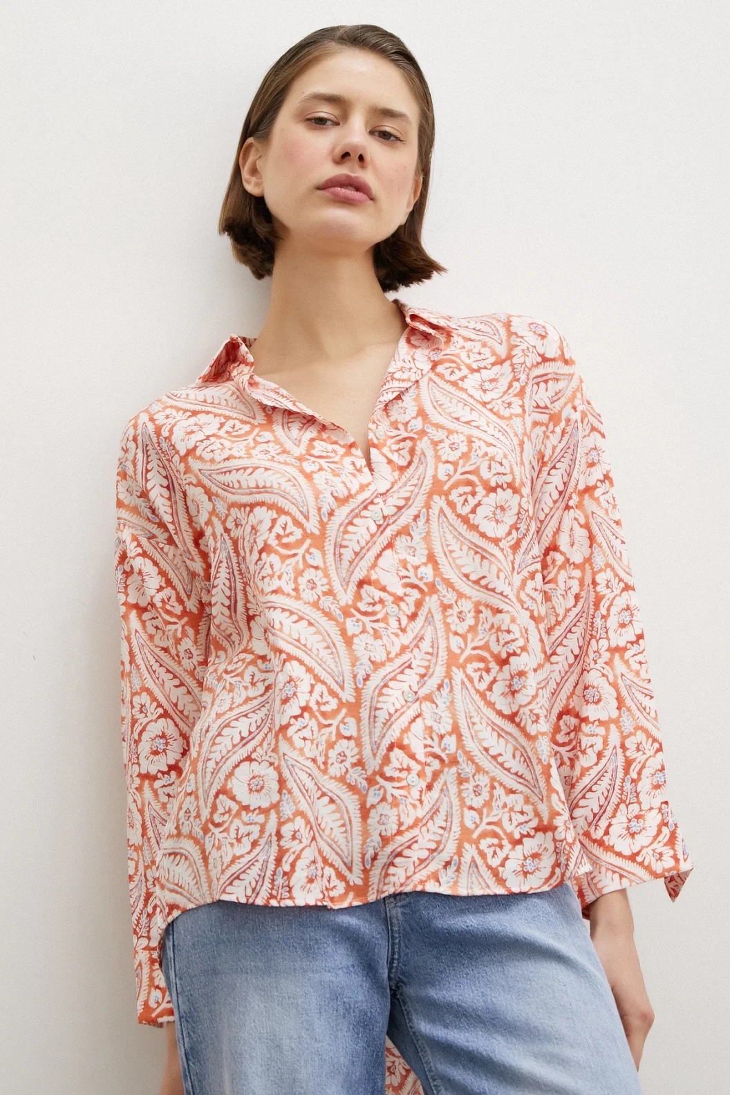 قميص بنمط الشال من الحرير المودال باللون البرتقالي