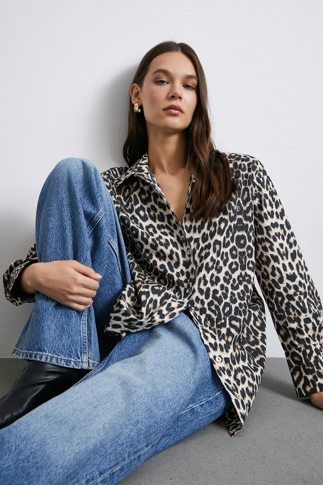 قميص مخطط بنمط فهد بيج