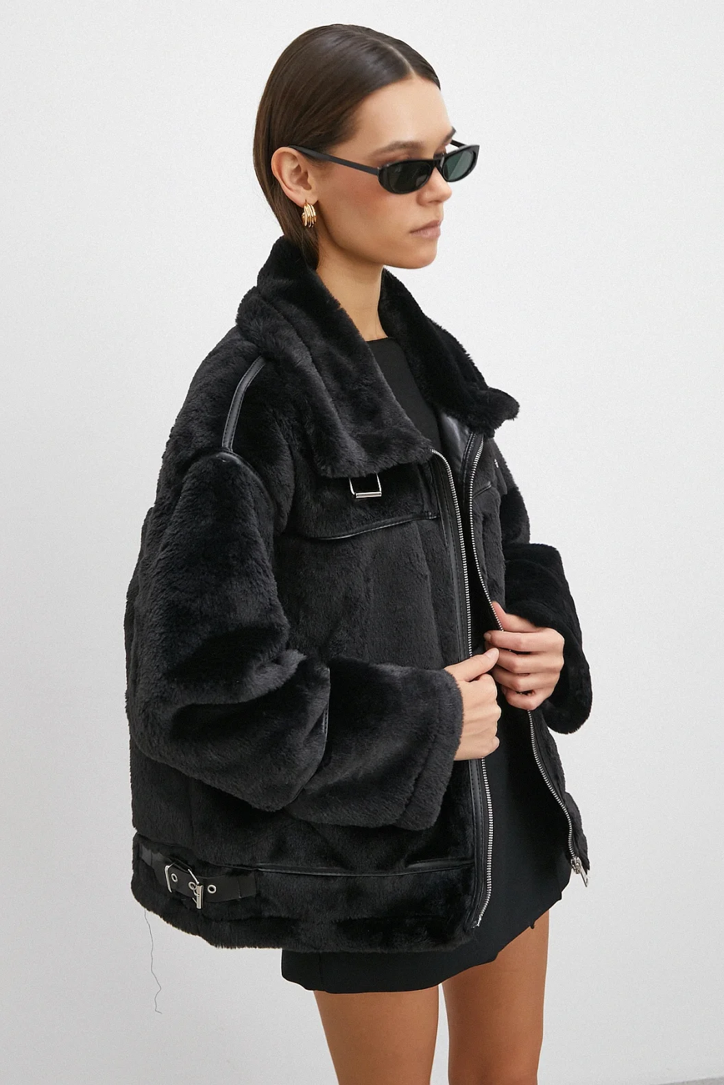 Ters Detay Peluş Lamine Mont Siyah