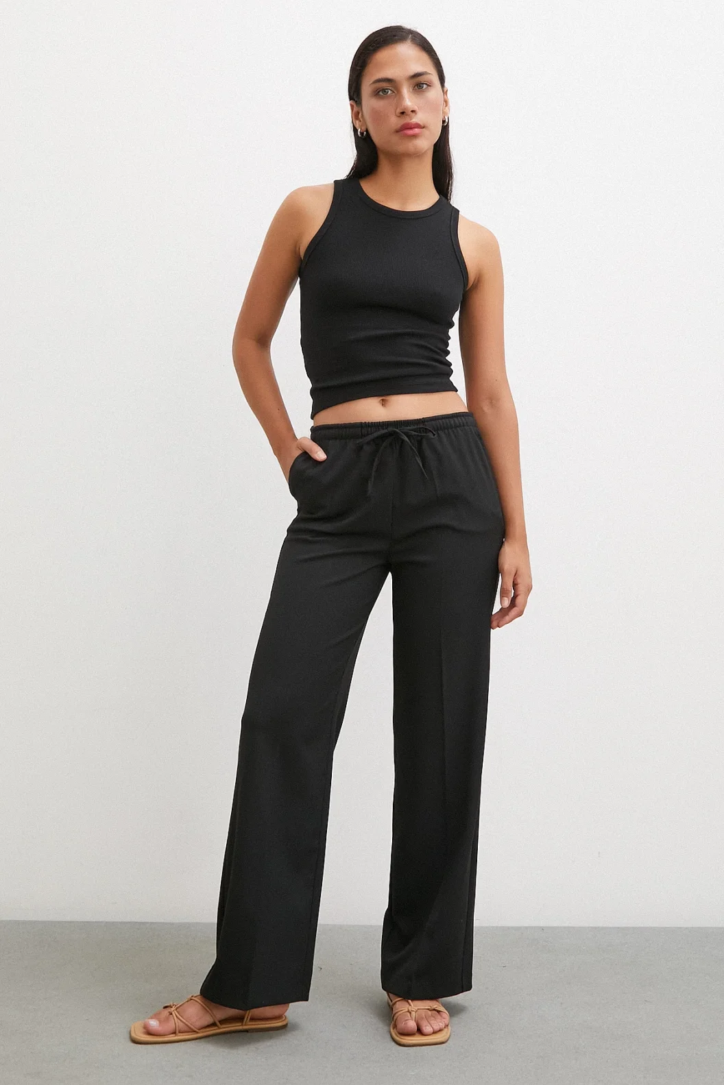 بنطلون واسع مطاطي أسود