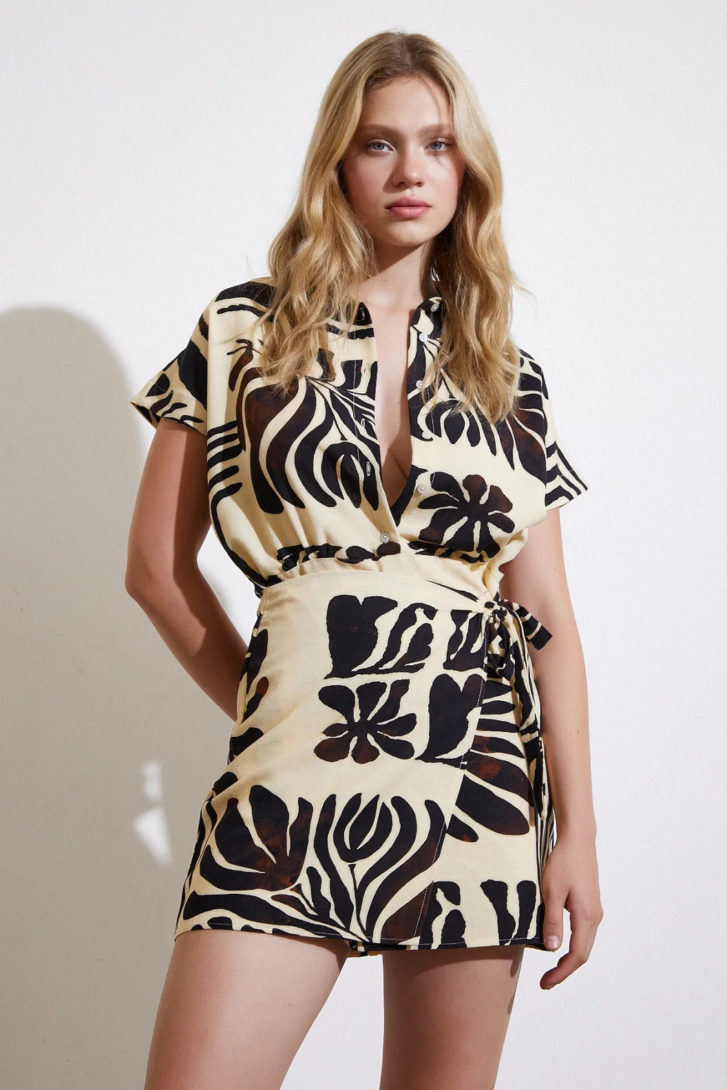 فستان أنفلوب تفاصيل الأسود