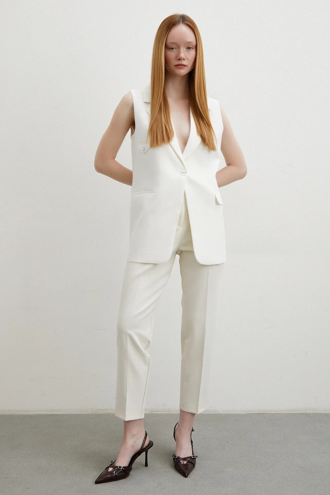 بنطلون قماش رقيق أكرو