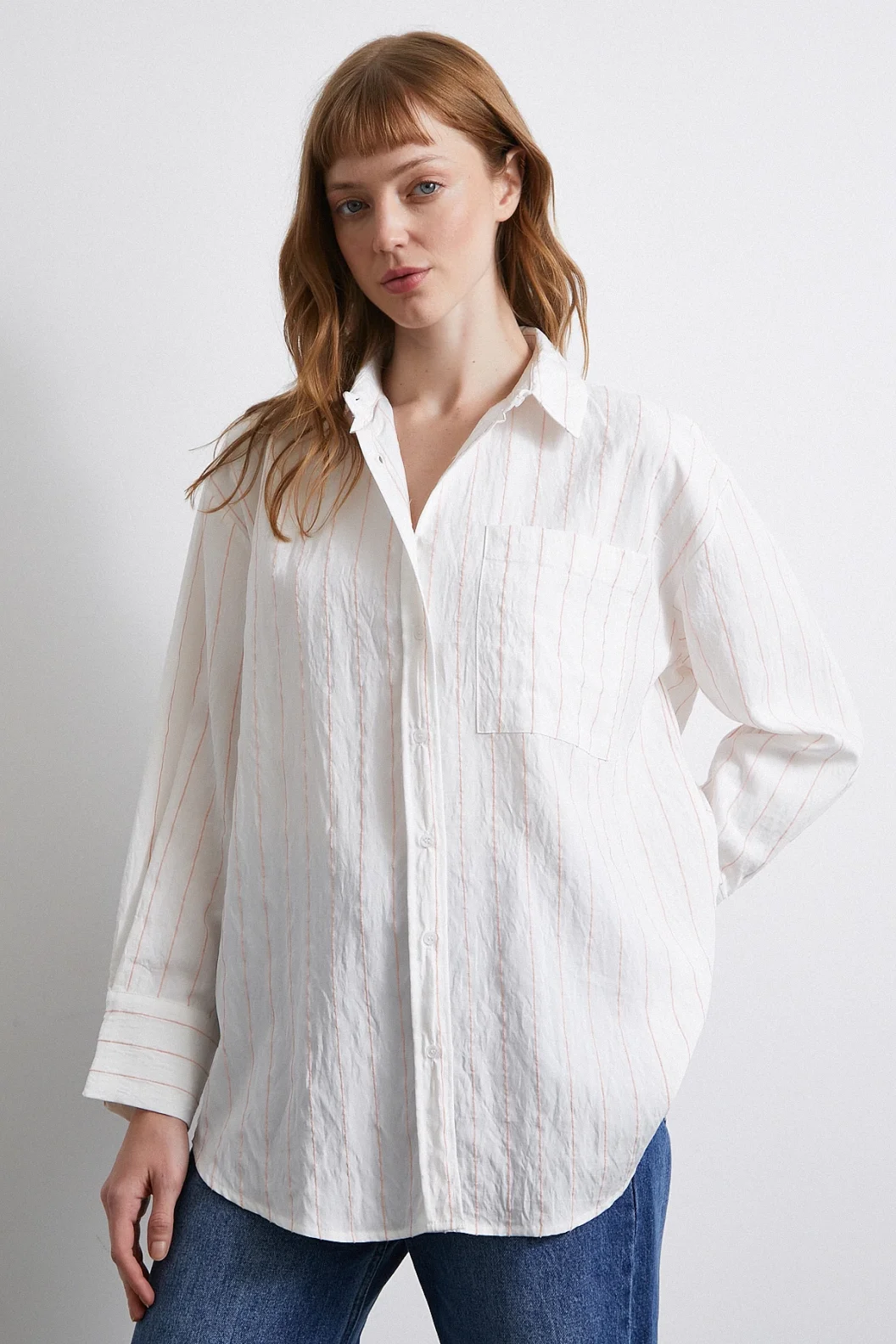 قميص بجيب مخطط وردي