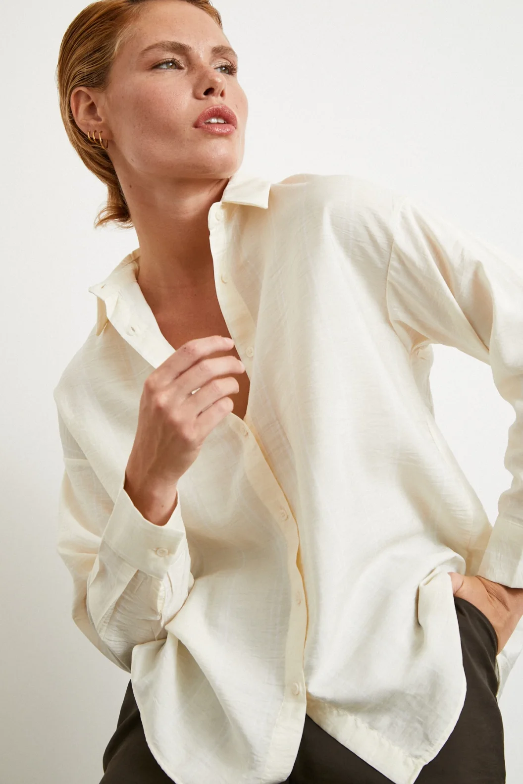 قميص منسوج بخطوط مزدوجة إكرو