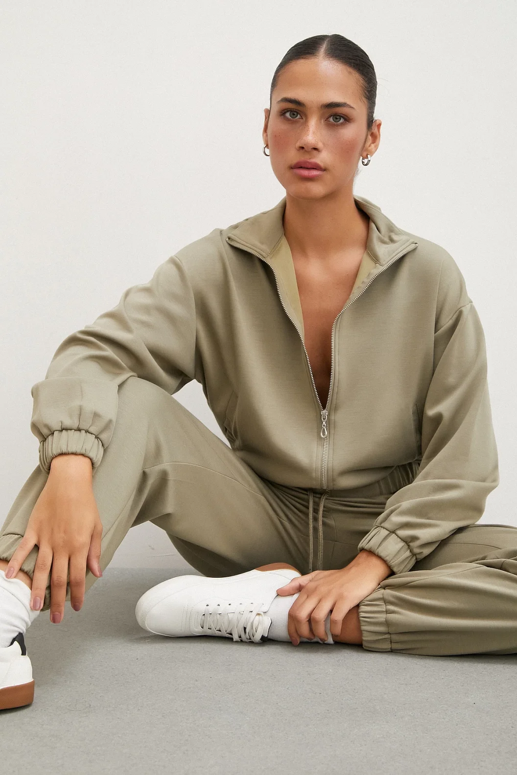 سويت شيرت بسحّاب - جاجلا