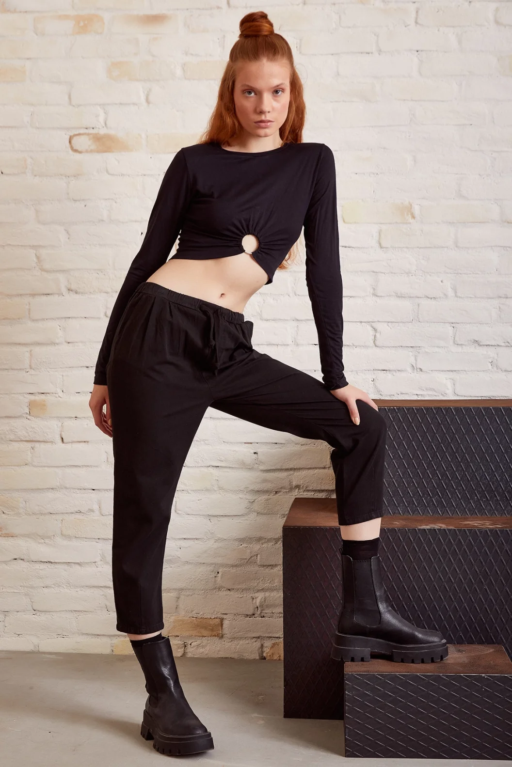 بنطلون قطن غاباردين فضفاض بحزام أسود