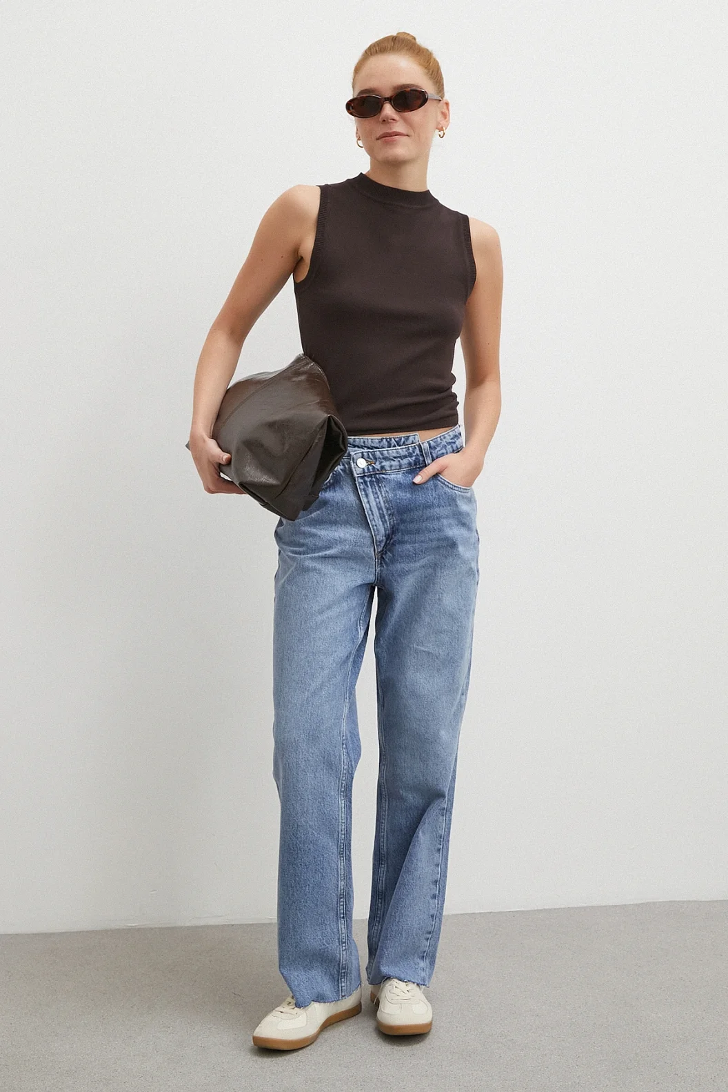 Çapraz Fermuarlı Kesik Paça Düğmeli Jean Mavi