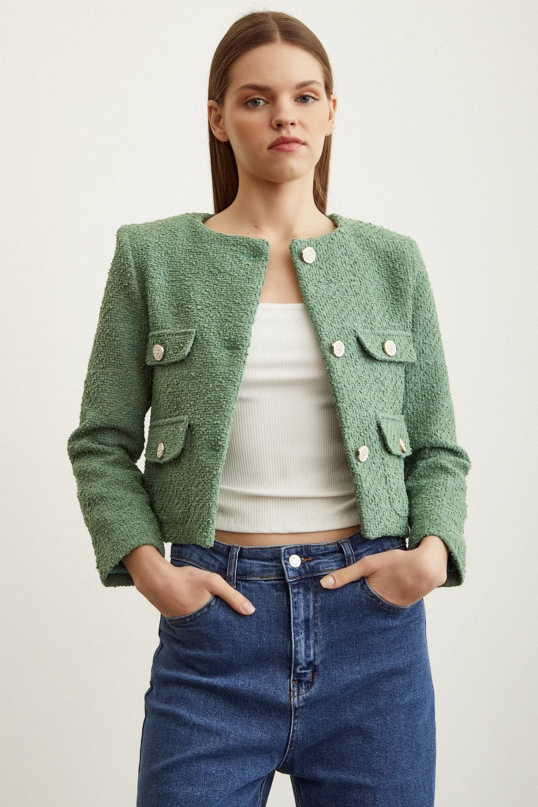 السترة الرمادية التويدية بأزرار التفاصيل