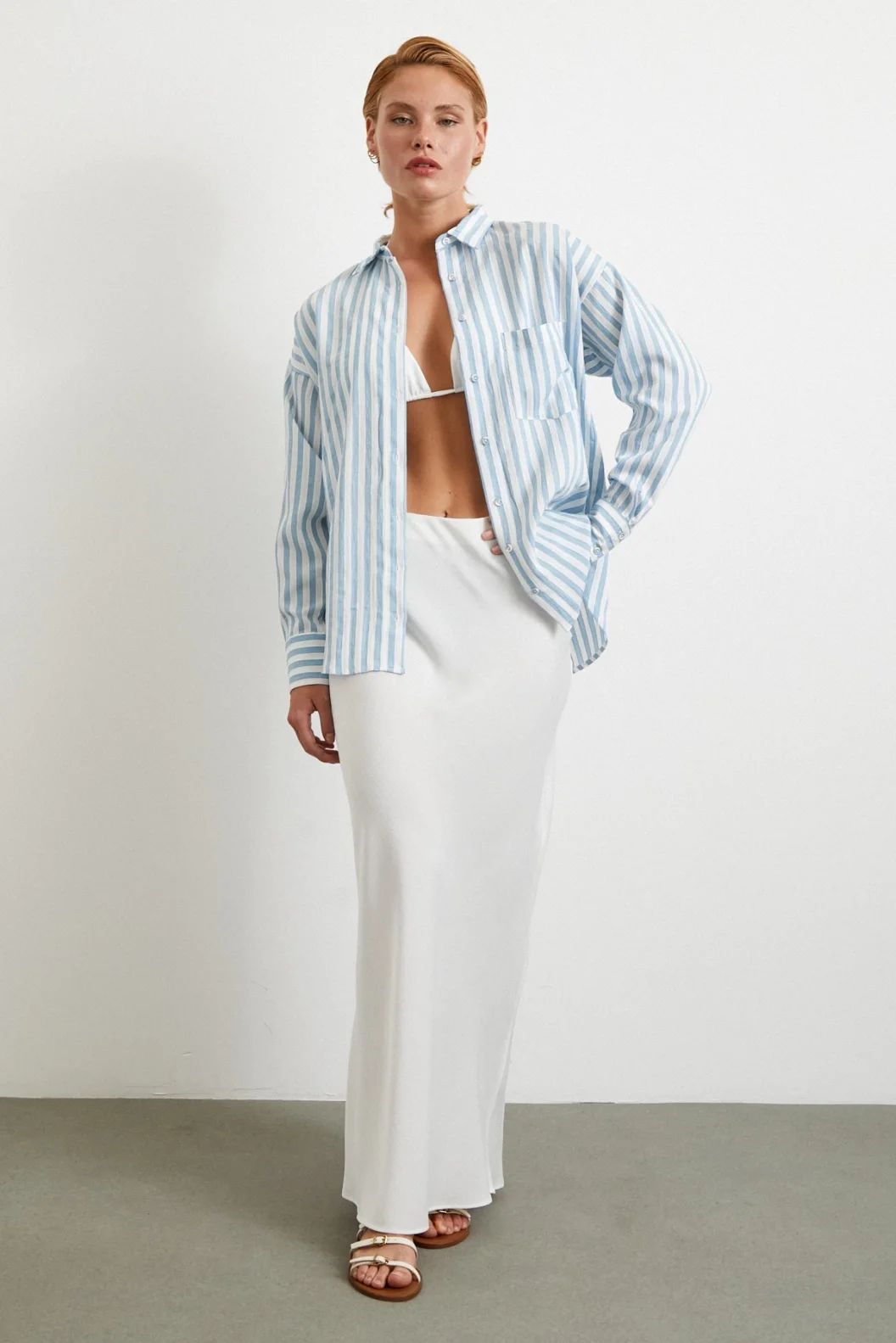 قميص متعدد الخطوط مع جيب الصدر أزرق