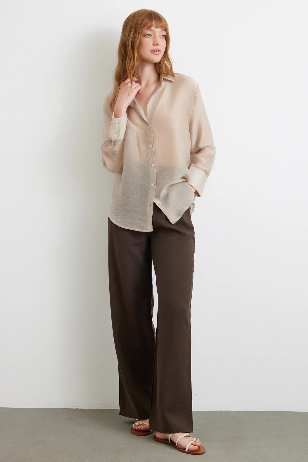 قميص نومودال رقيق بيج