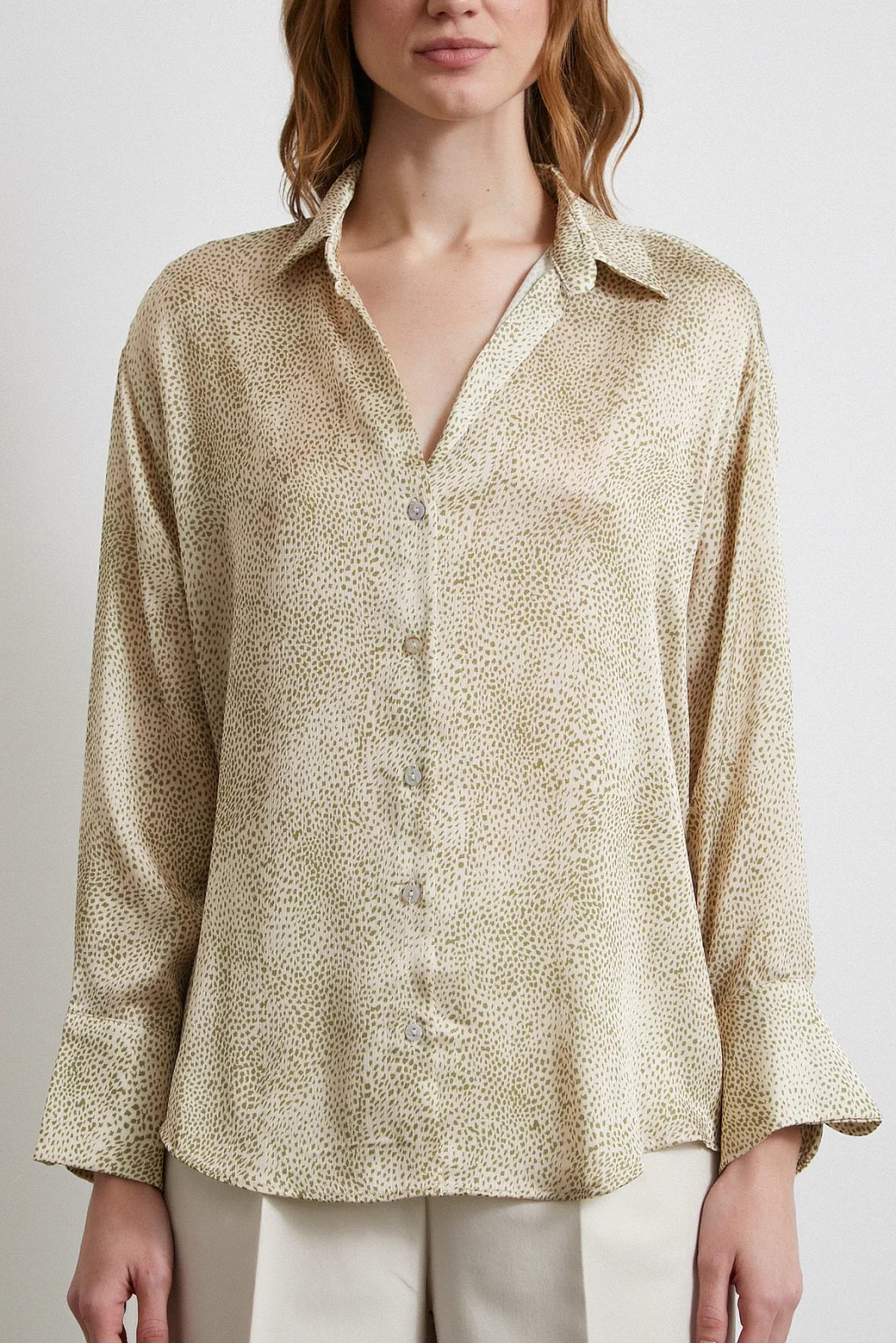 V-Ausschnitt gemusterte Satinbluse Grün