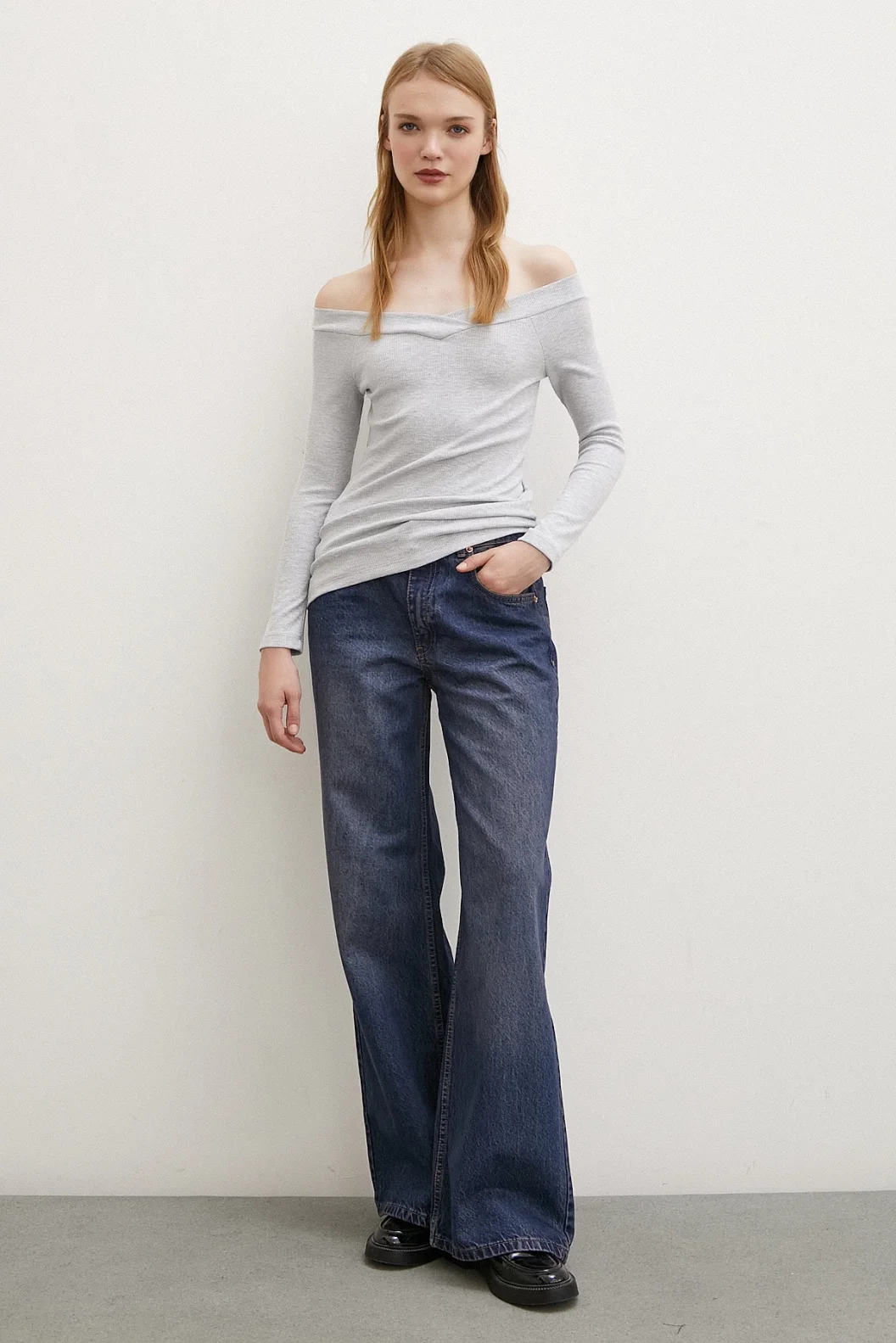 قميص رقبة القارب رمادي