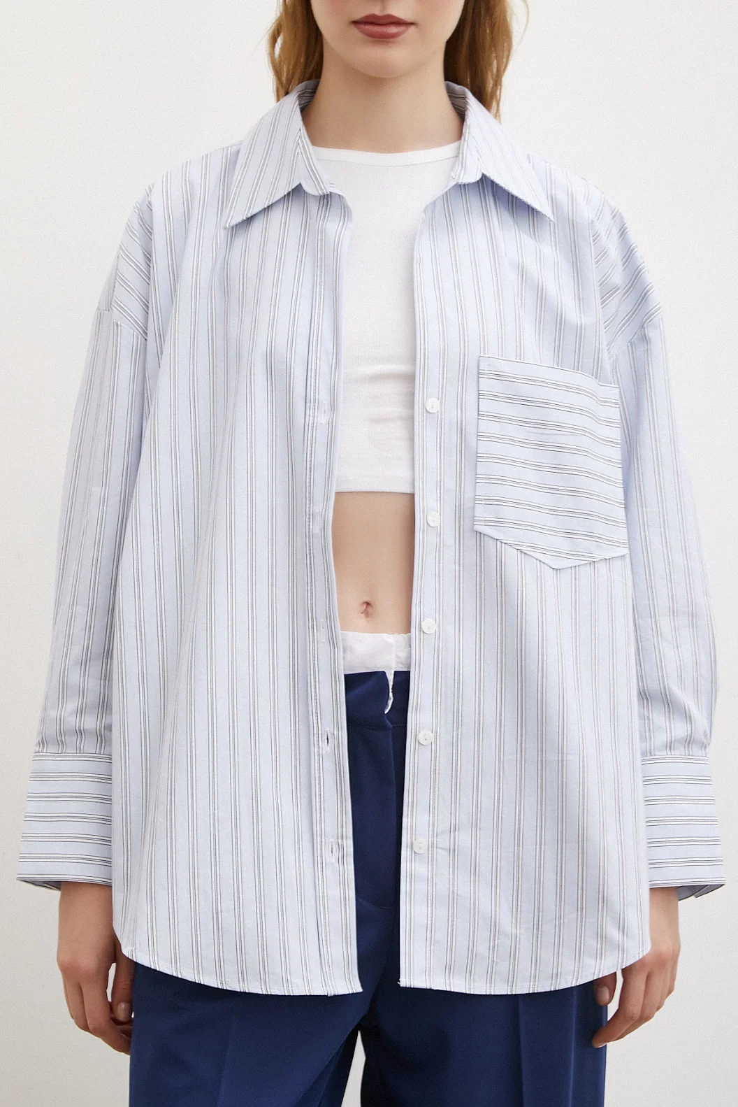 قميص بوبلين بجيب واحد أزرق