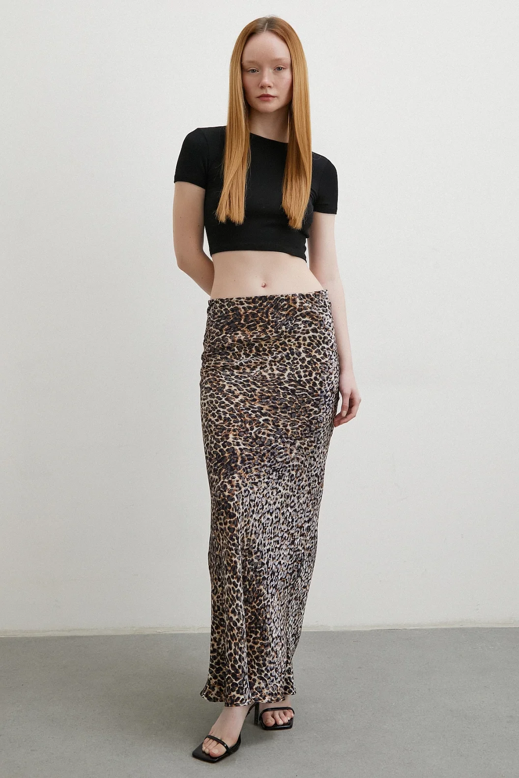 تنورة مائلة بنقشة فهد بيج