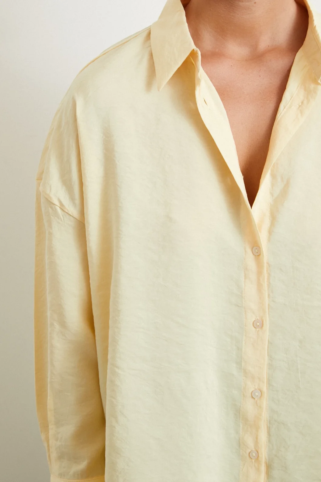 Basic القميص الأصفر