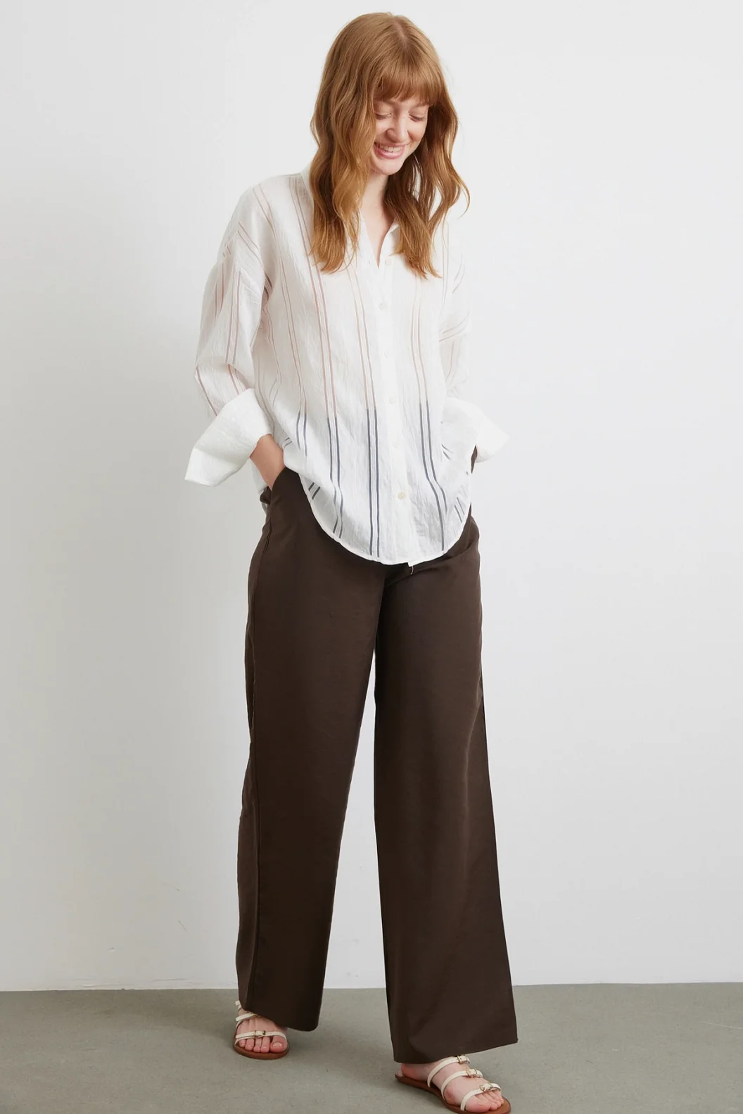 قميص مخطط من الاورجانزا باللون العاج