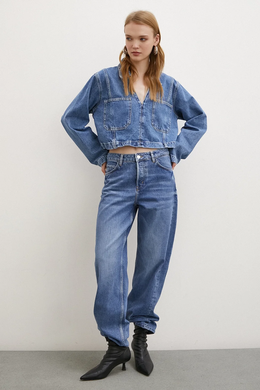 High Waist Button Closed Mom Jeans Blau