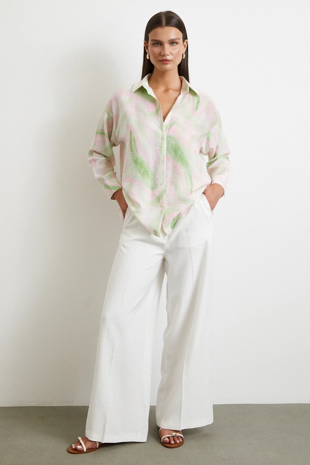 موج البحر قميص وردي