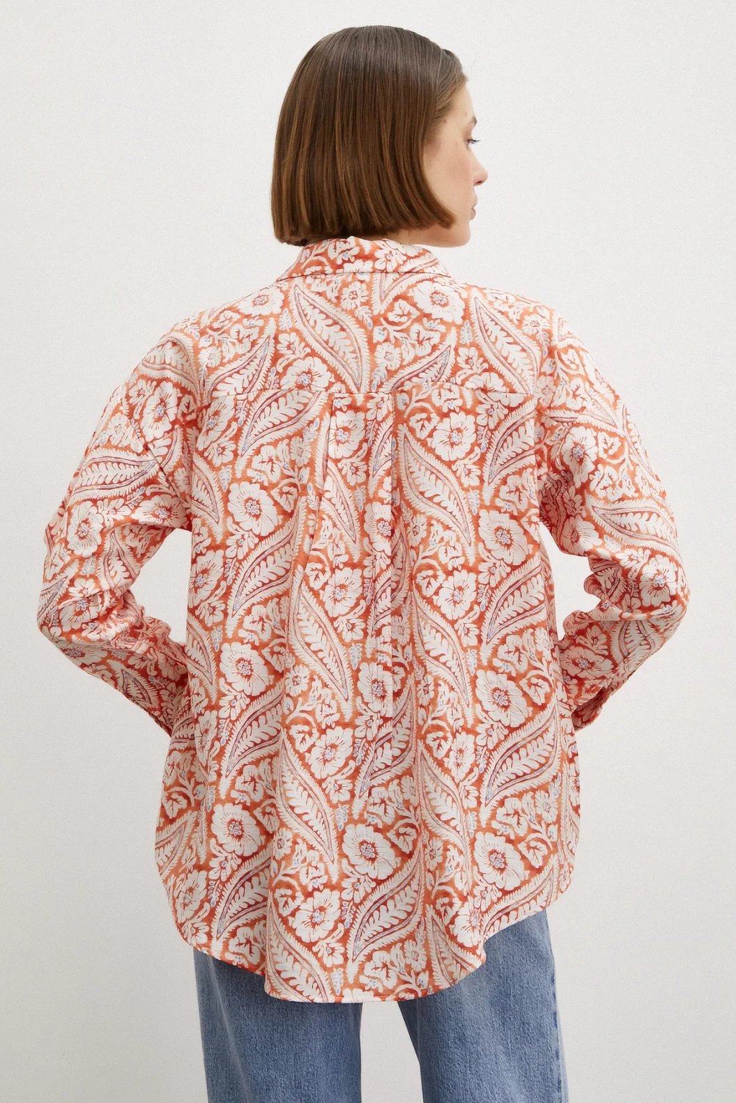 قميص بنمط الشال من الحرير المودال باللون البرتقالي