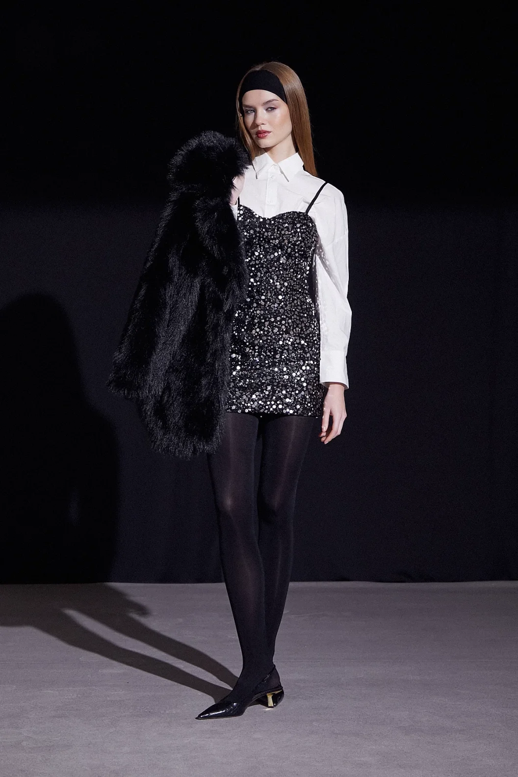 Trägerkleid mit Silbermünzen