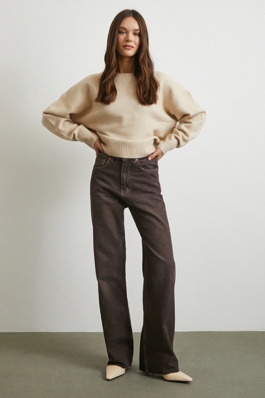 Yüksek Bel Beş Cepli Kesik Paça Jean Kahve