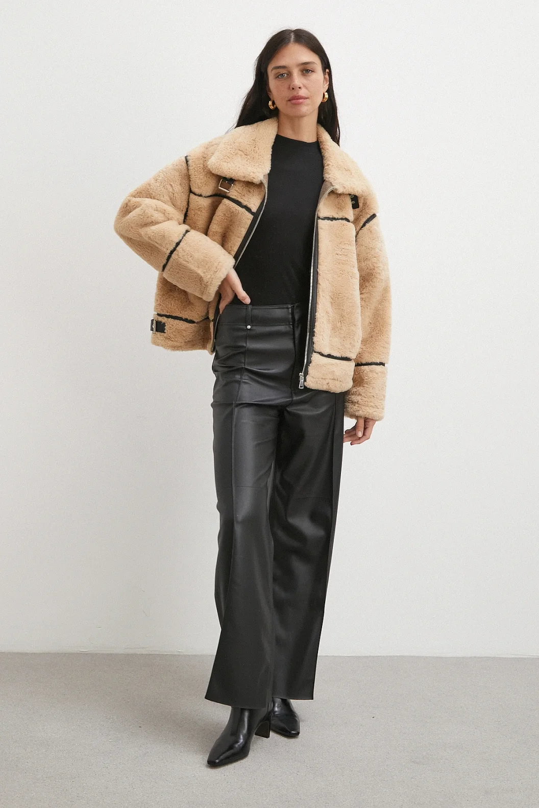 Ters Detay Peluş Lamine Mont Bej