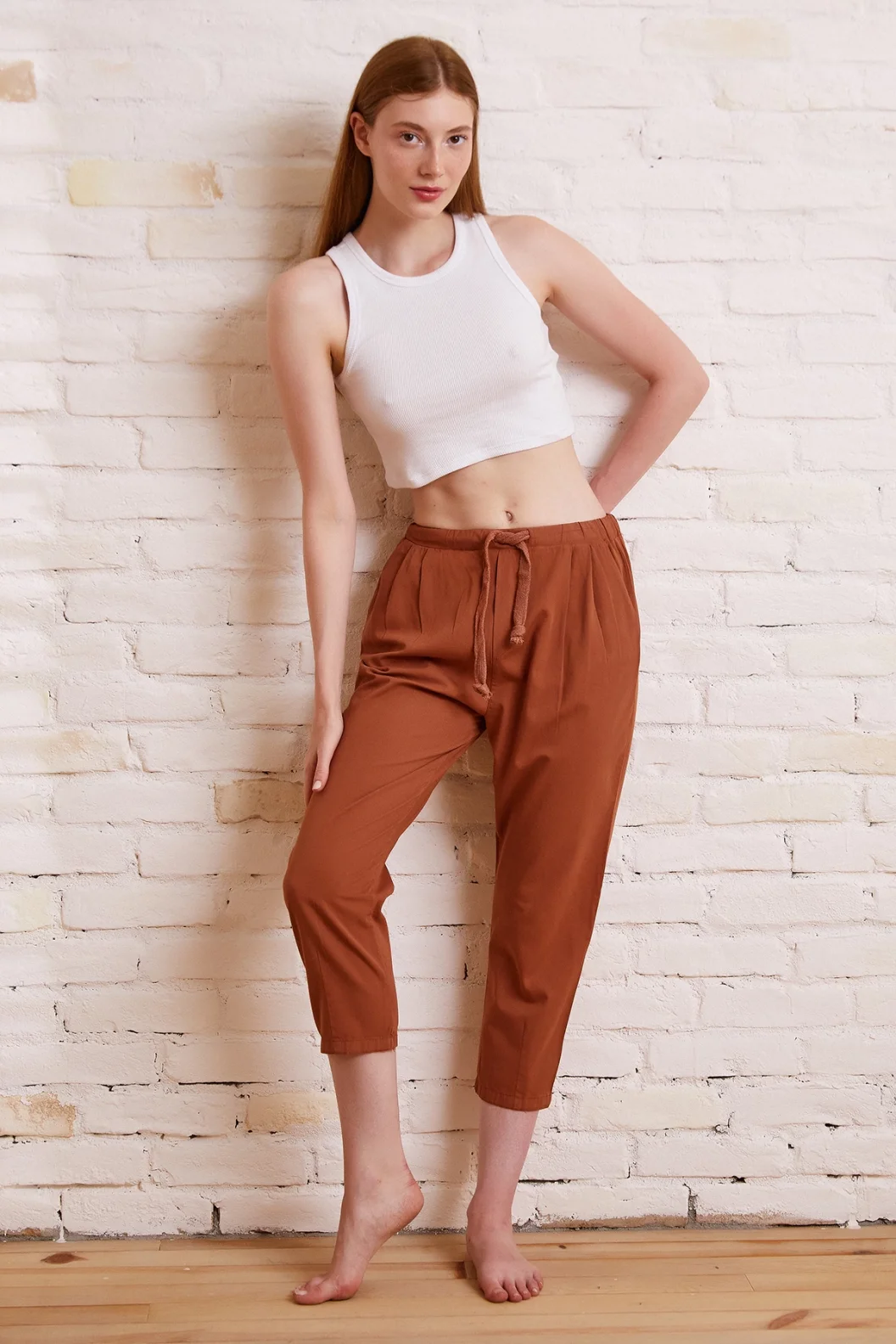 Locker sitzende Gabardinehose mit Kordelzug