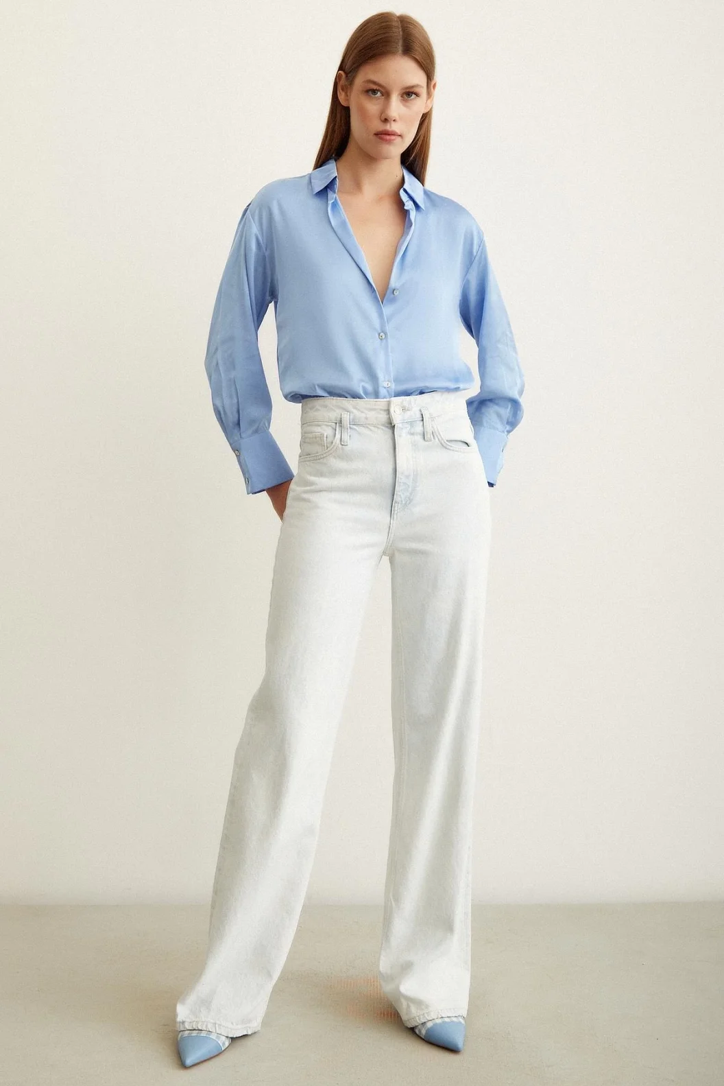 Grundlegende Satinbluse in Blau