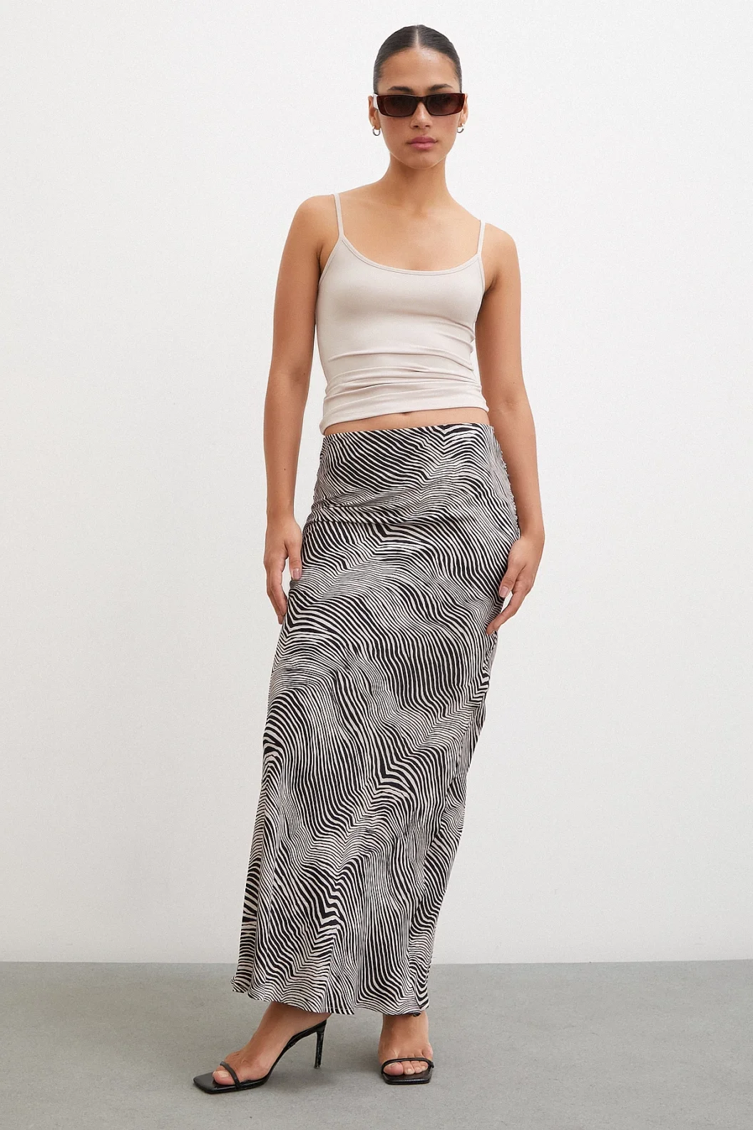 معطلك الذيل من الشمبانيا