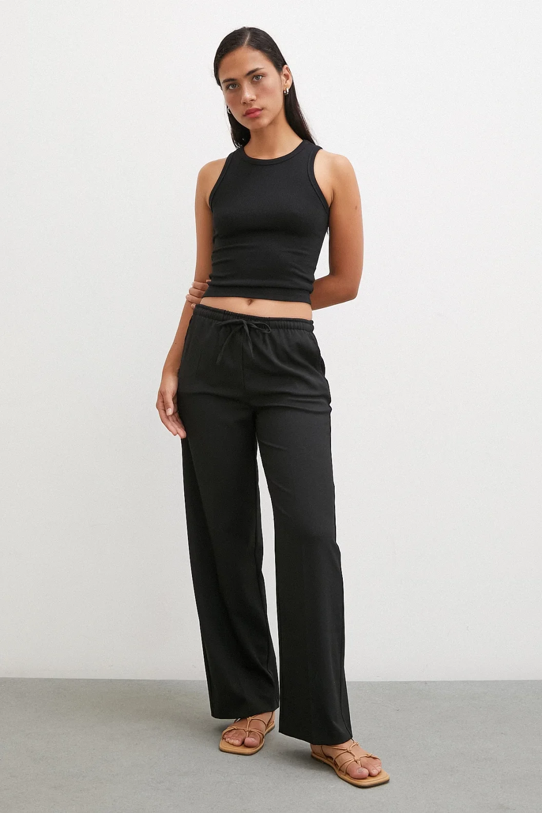 بنطلون واسع مطاطي أسود