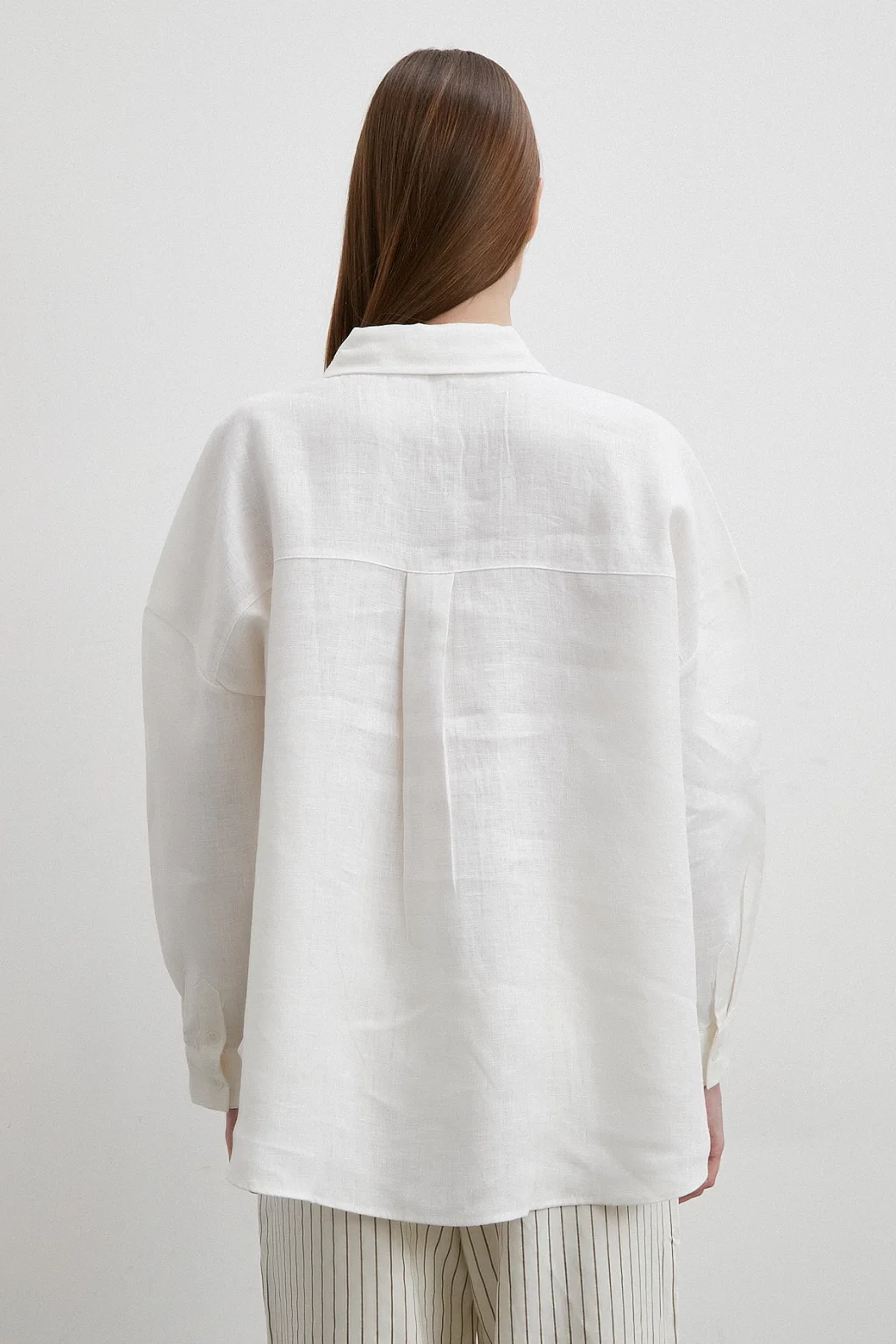 قميص كتان حقيبة مزين بأسماك على اللون العاجي