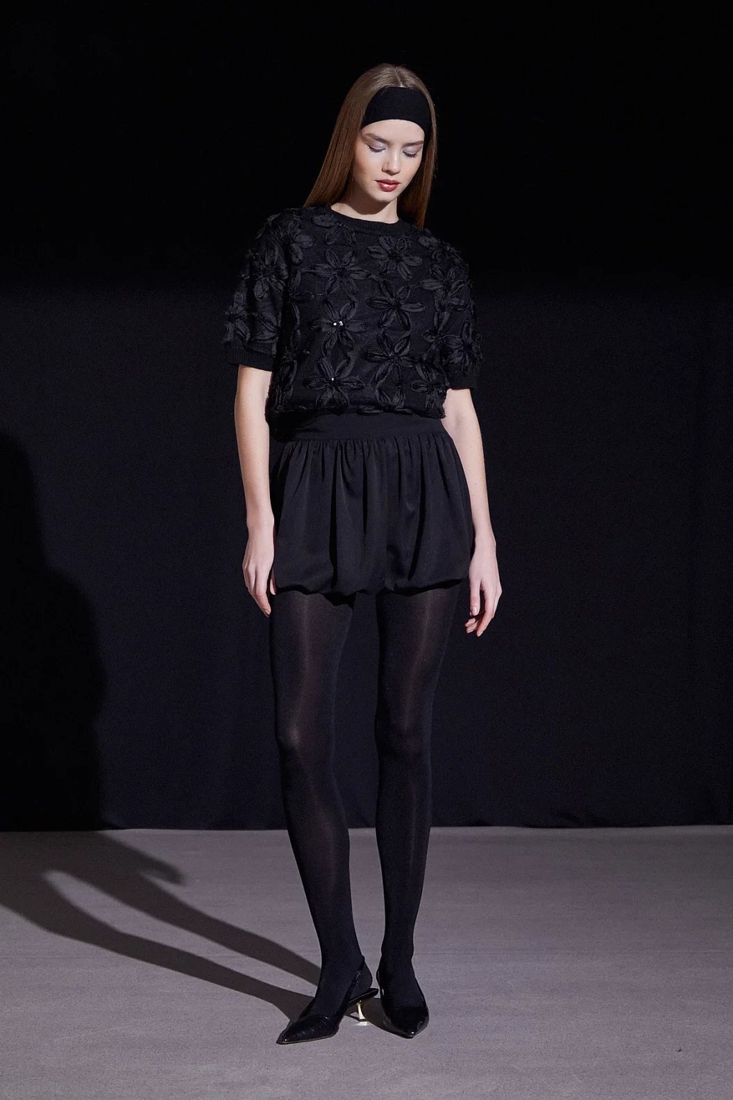 تنورة قصيرة بالون أسود