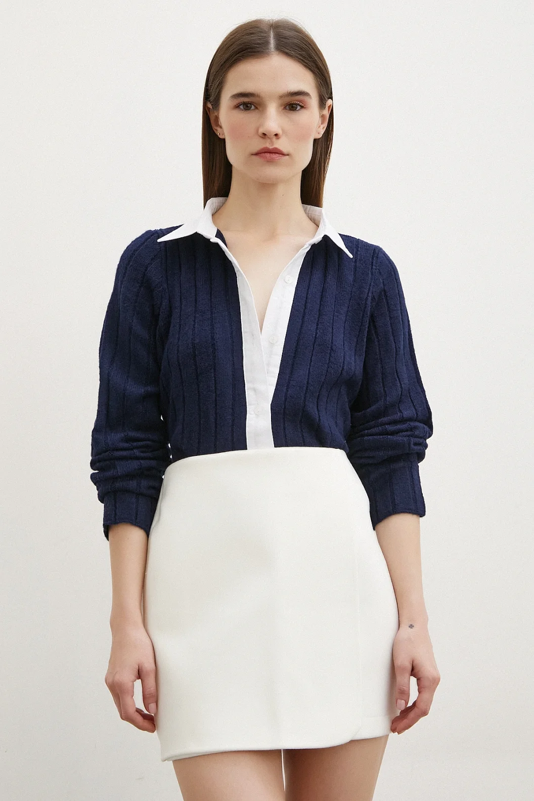 قميص ياقة حريرية أزرق داكن