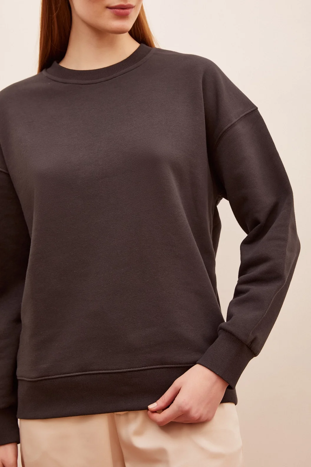 كنزة رياضية ذات ياقة الدراجة المضادة للكهرباء