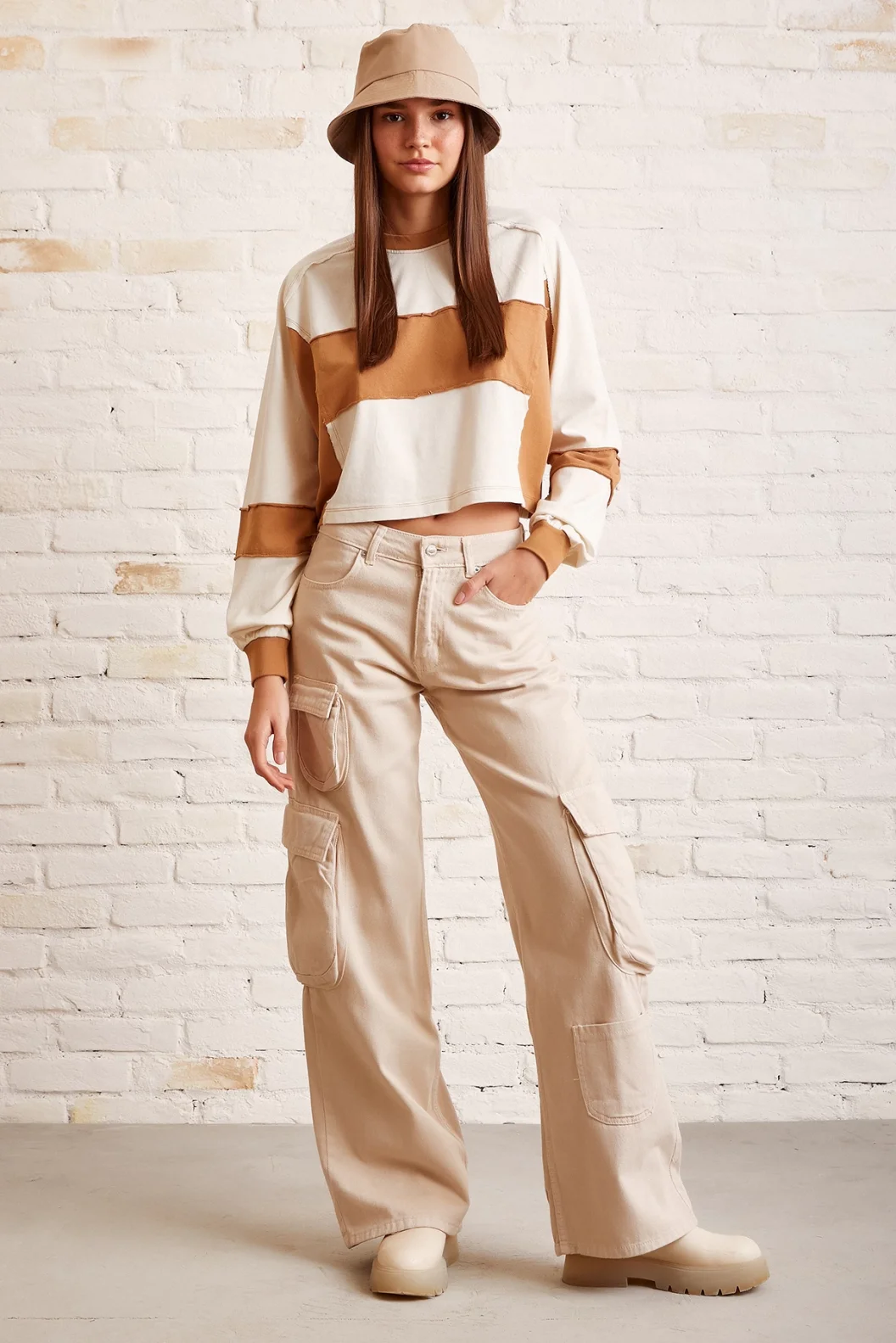 Zweifarbiger Oversize-Sweatshirt Weiß