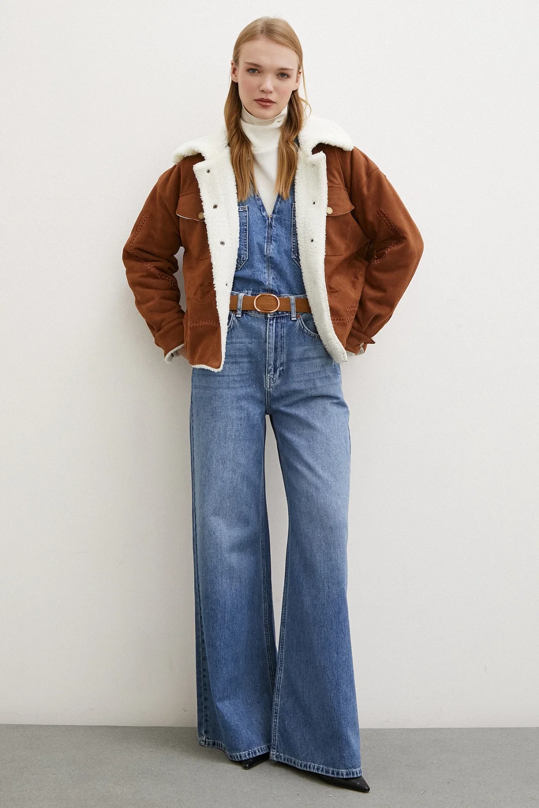 معطف الجلد الداخلي ببطانة من مخمل الزبدة