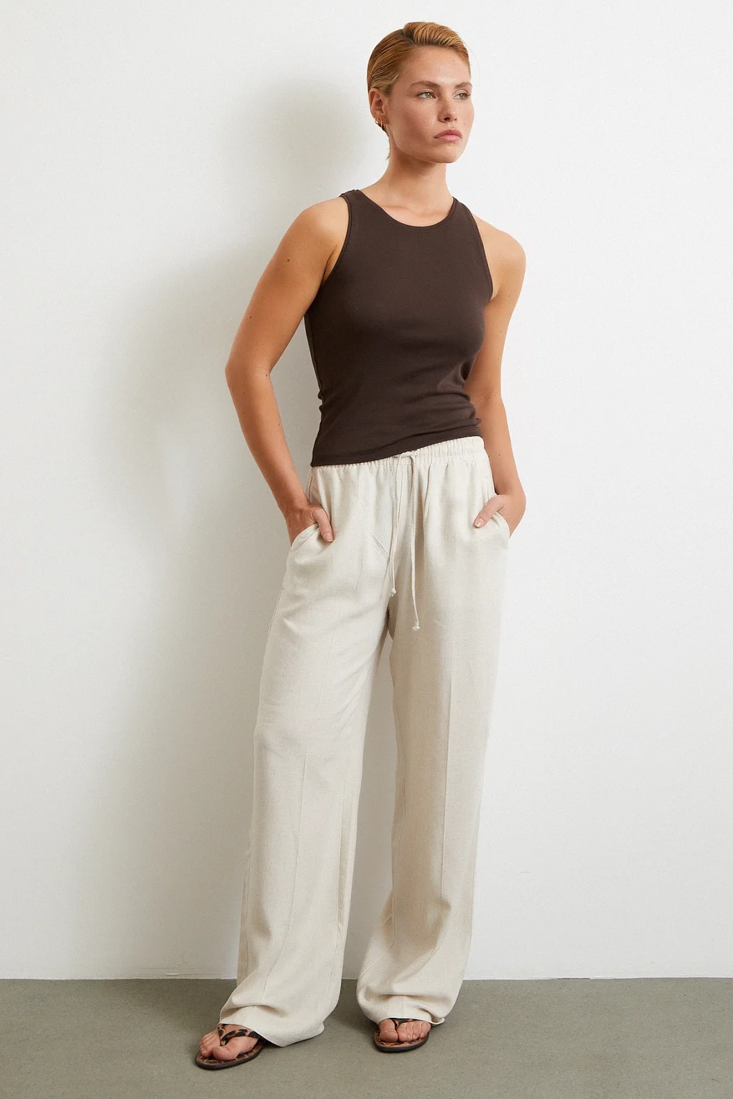 Beli Lastikli Boru Paça Pantolon Bej