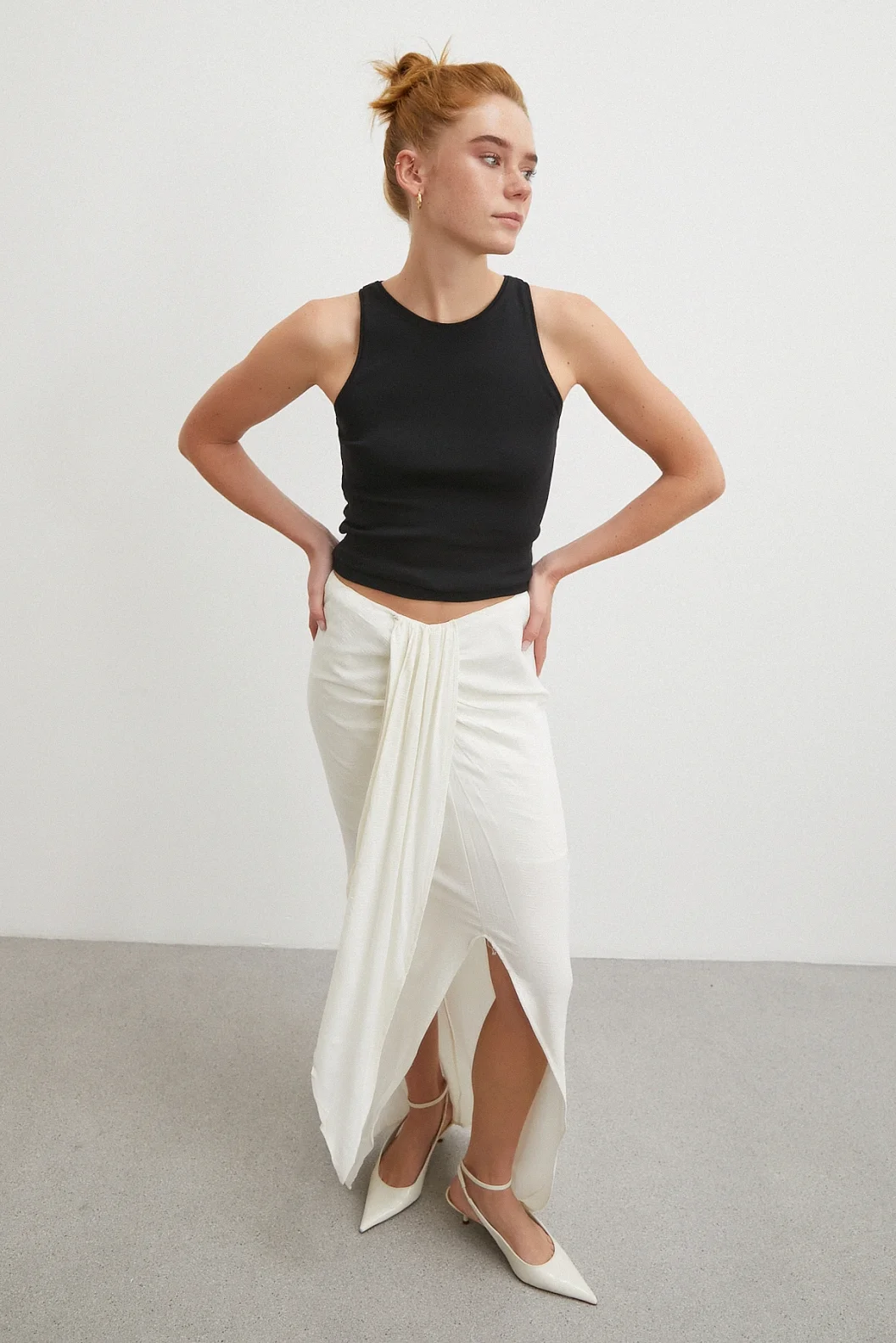 Önü Bağlamalı Yırtmaçlı Etek Ekru