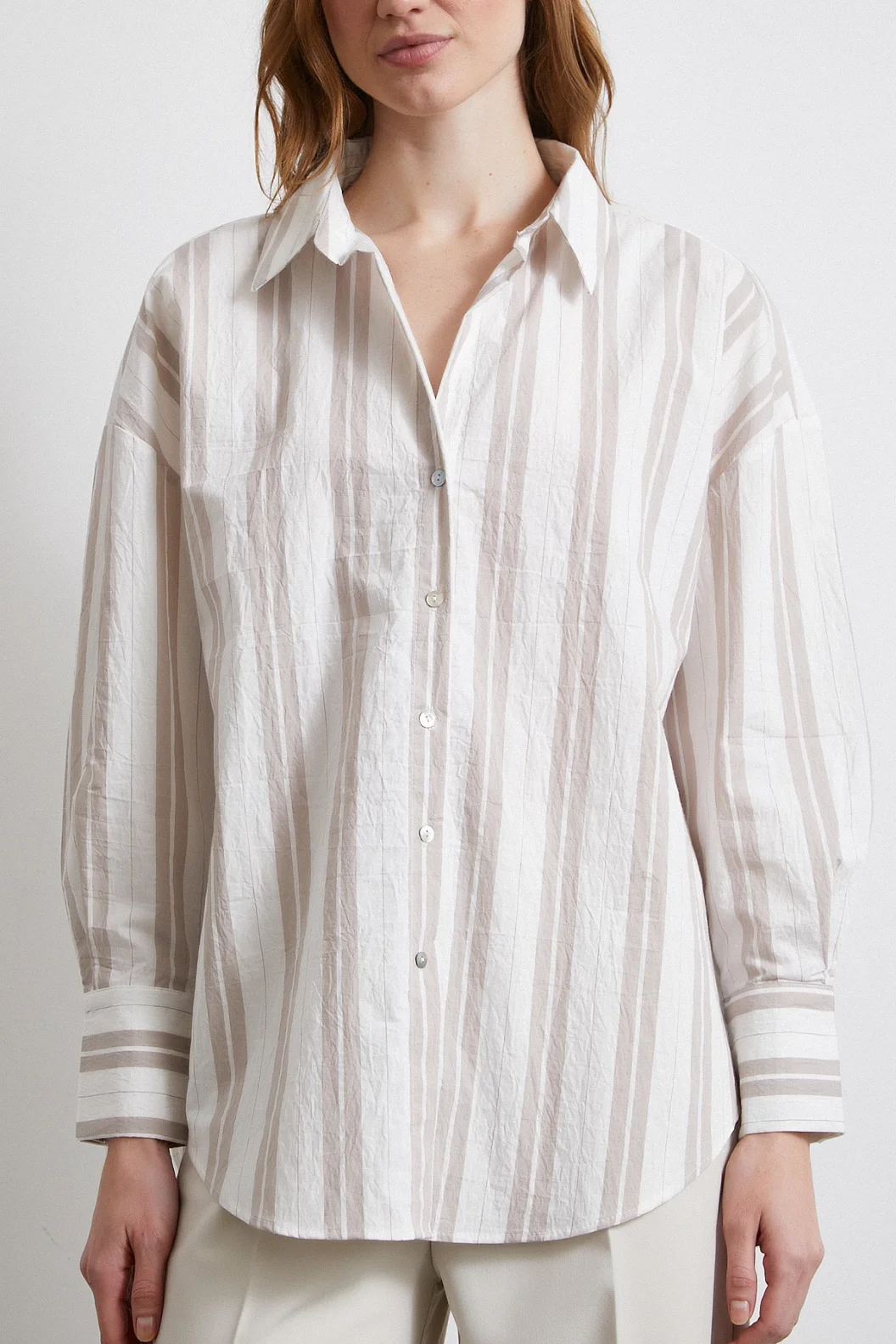 قميص مخطط باللون العاجي