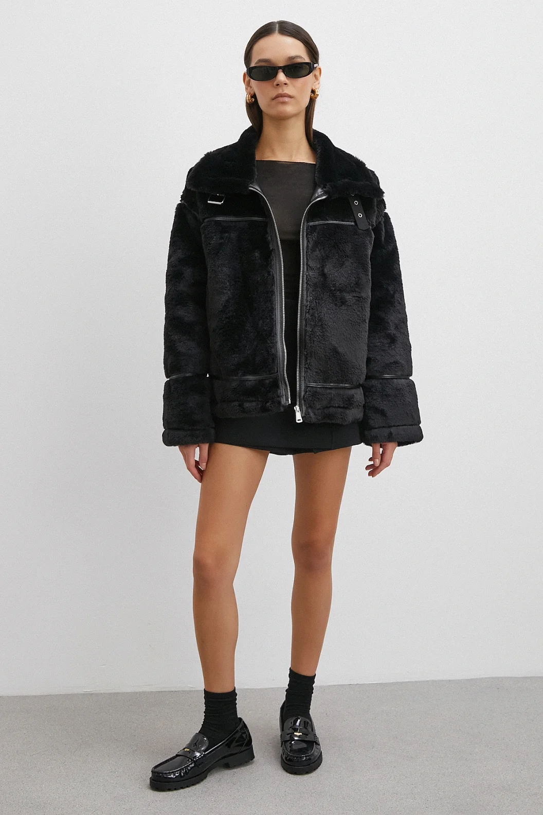 Ters Detay Peluş Lamine Mont Siyah