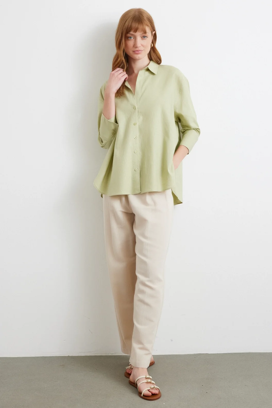 قميص ذو أكمام طويلة للفقراء بفتحة على الجانب