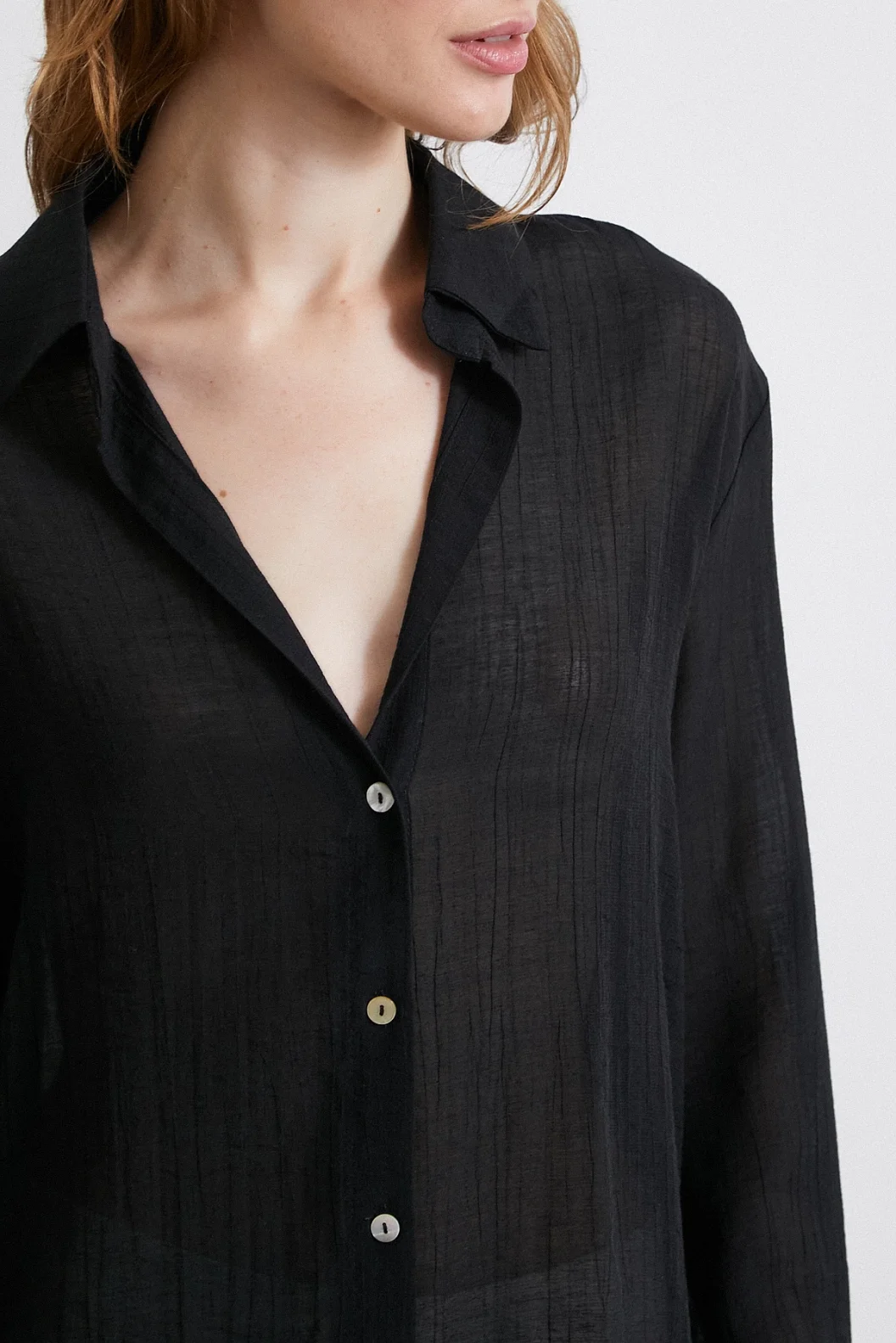 Erhaben gestreifte Satinbluse Schwarz