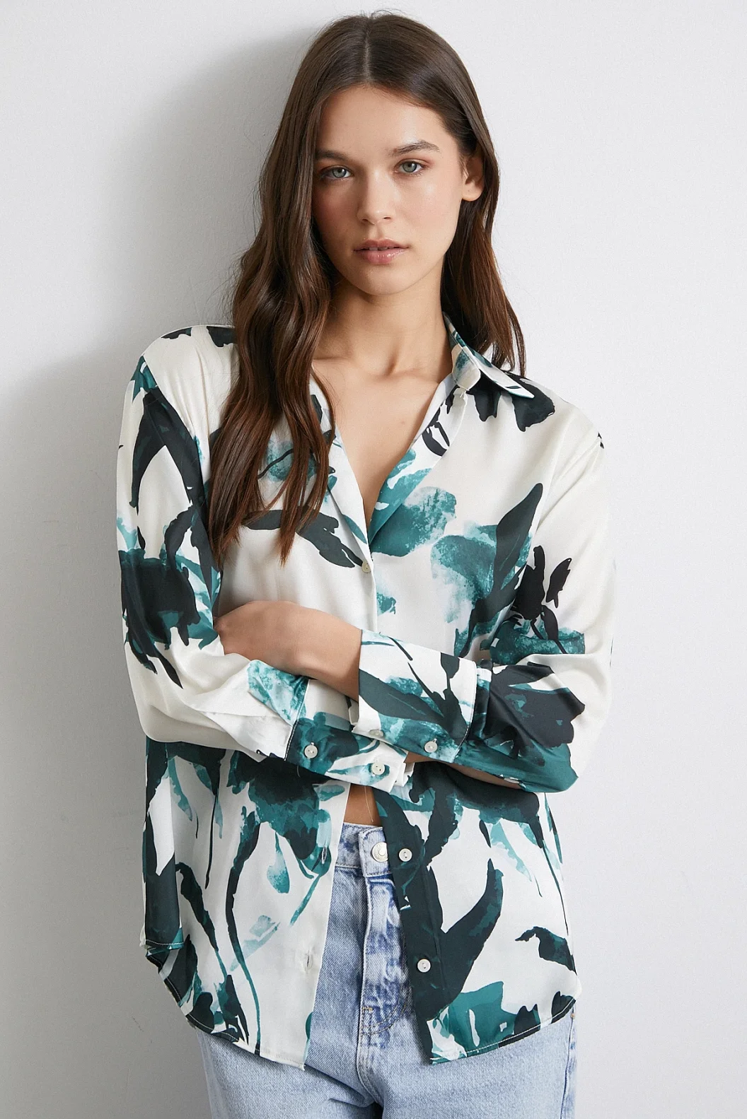 قميص بتصميم زهري بساتان