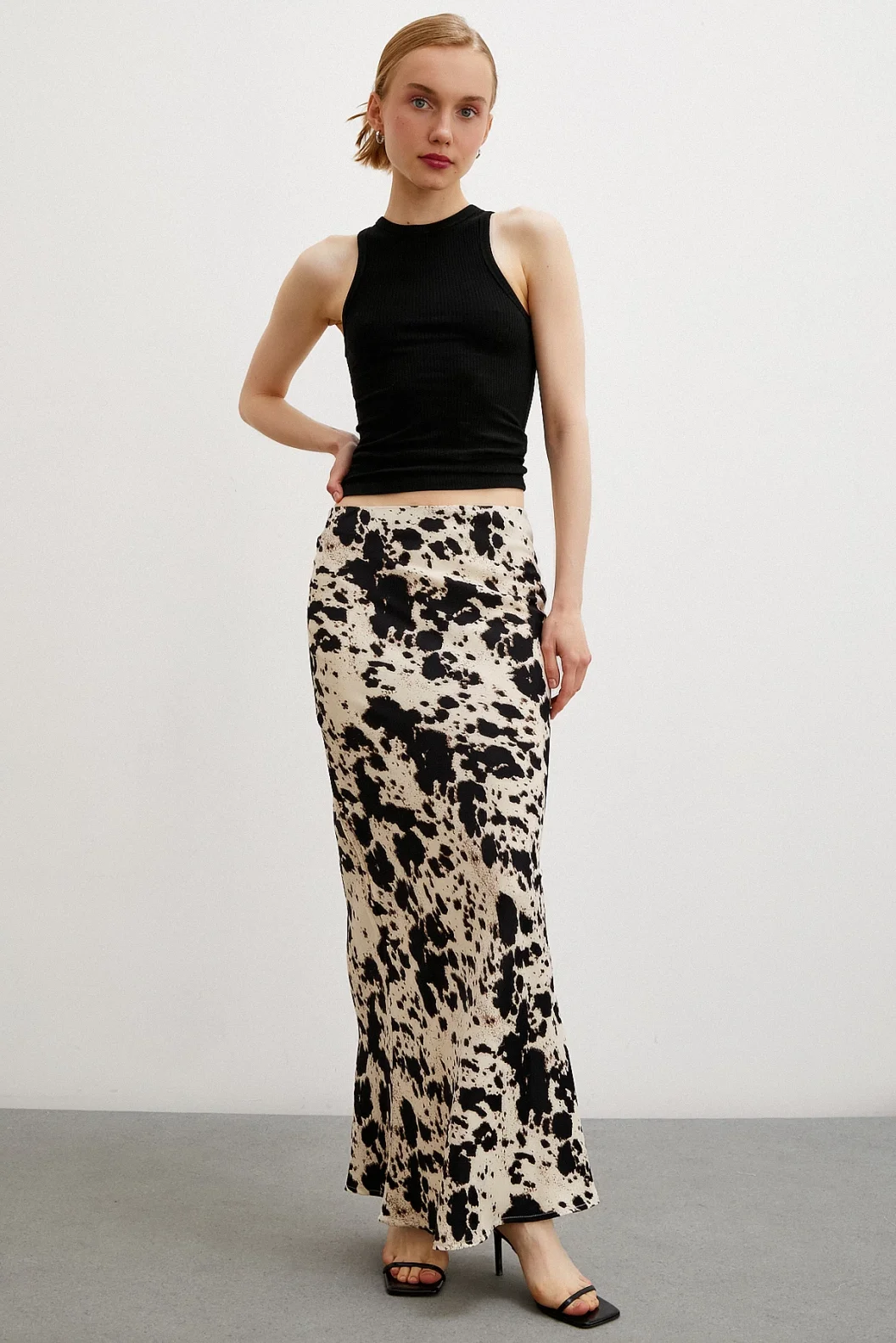 Maxi Rock in Beige mit Schrägschnitt