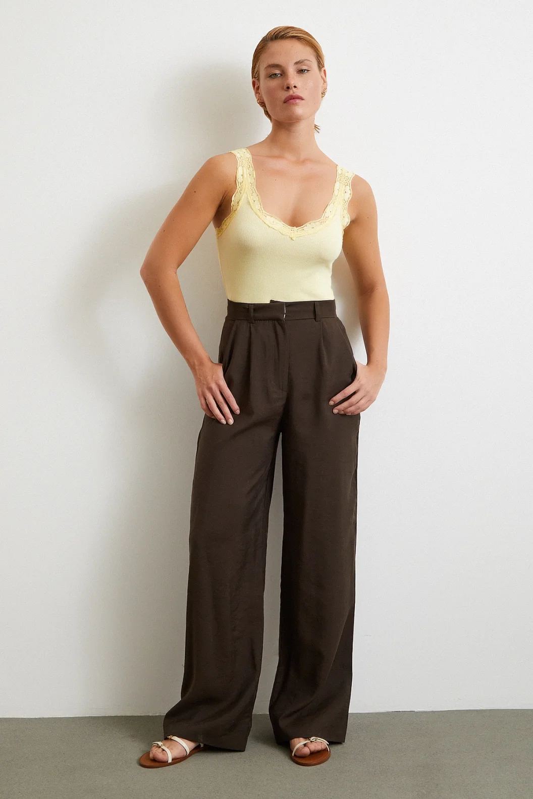 دانتيل سبيكة أعلى أصفر